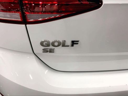 Used 2019 Volkswagen Golf SE image 10