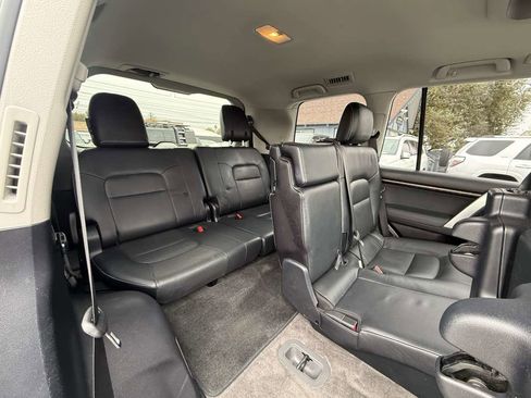 Used 2015 Toyota Land Cruiser image 14