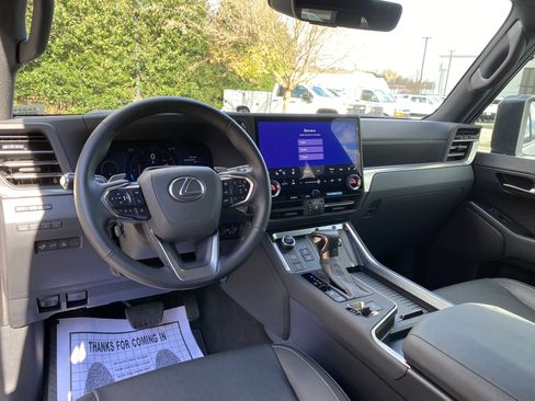 Used 2025 Lexus GX 550 w/ Cold Area Package image 34