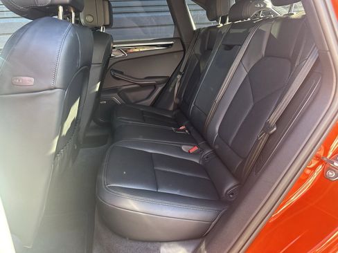 Certified 2025 Porsche Macan image 18