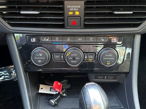 Used 2021 Volkswagen Jetta SEL Premium image 22