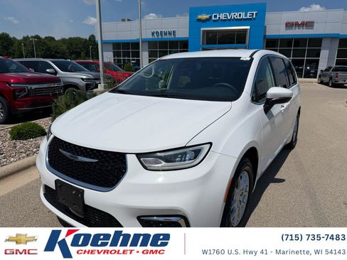 Used 2023 Chrysler Pacifica Touring-L FWD image 1