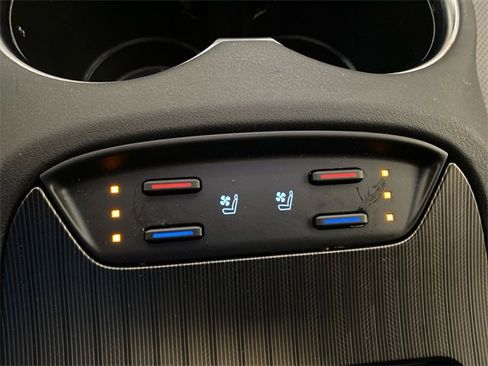 Used 2021 Toyota Venza Limited image 23