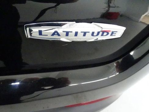 Used 2022 Jeep Compass Latitude w/ Sun and Sound Group AWD/4WD image 27