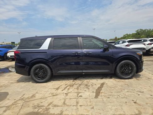 New 2027 Kia Carnival FWD image 9