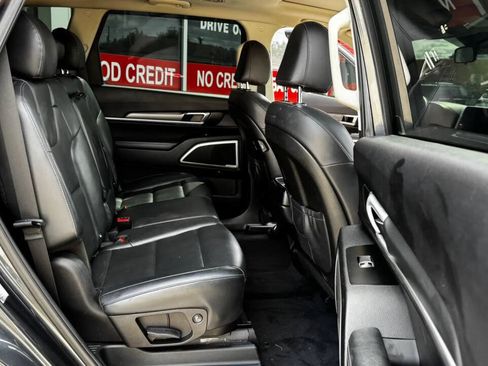 Used 2020 Kia Telluride S w/ S 8 Passenger Seating Package FWD image 19
