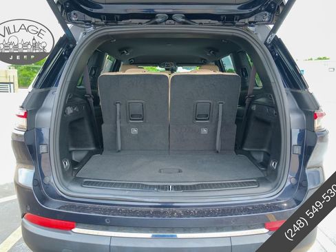 Used 2023 Jeep Grand Cherokee L Limited AWD/4WD image 5