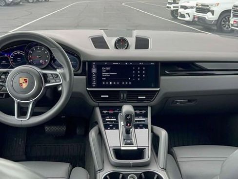 Used 2020 Porsche Cayenne AWD/4WD image 34