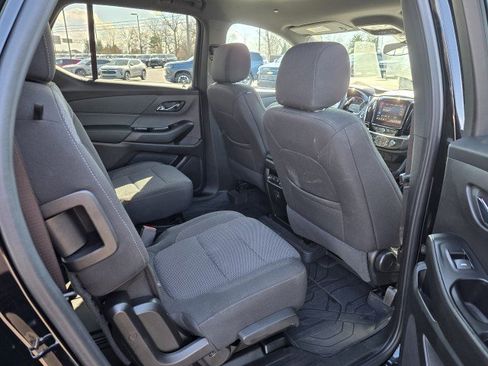 Used 2023 Chevrolet Traverse LT image 12