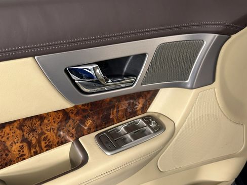 Used 2009 Jaguar XF Premium image 25