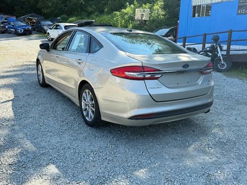 Used 2017 Ford Fusion SE w/ Fusion SE Technology Package image 8