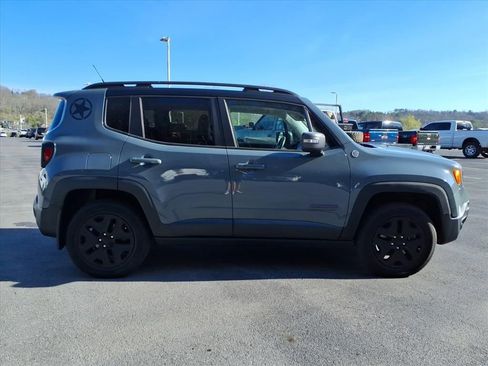 Used 2017 Jeep Renegade Trailhawk image 3