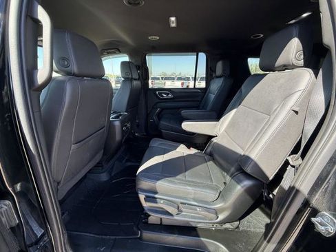 Used 2022 Chevrolet Suburban LT w/ Luxury Package image 21