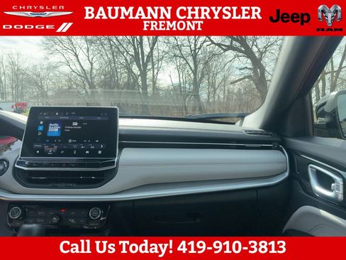 Used 2025 Jeep Compass Limited AWD/4WD image 13