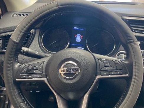 Used 2021 Nissan Rogue Sport SV FWD image 16