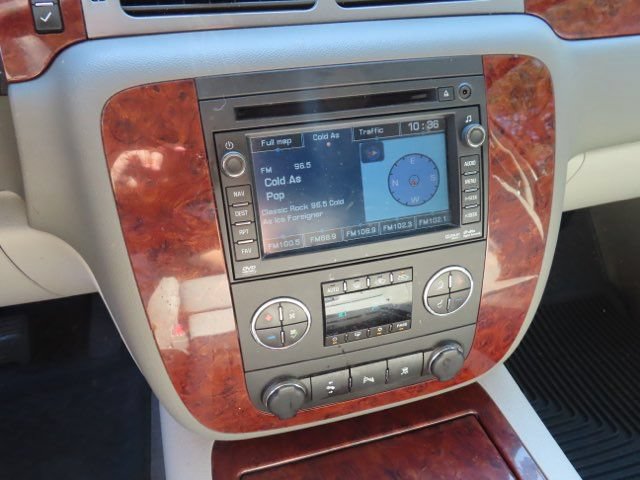 Used 2010 Chevrolet Avalanche LTZ AWD/4WD image 25