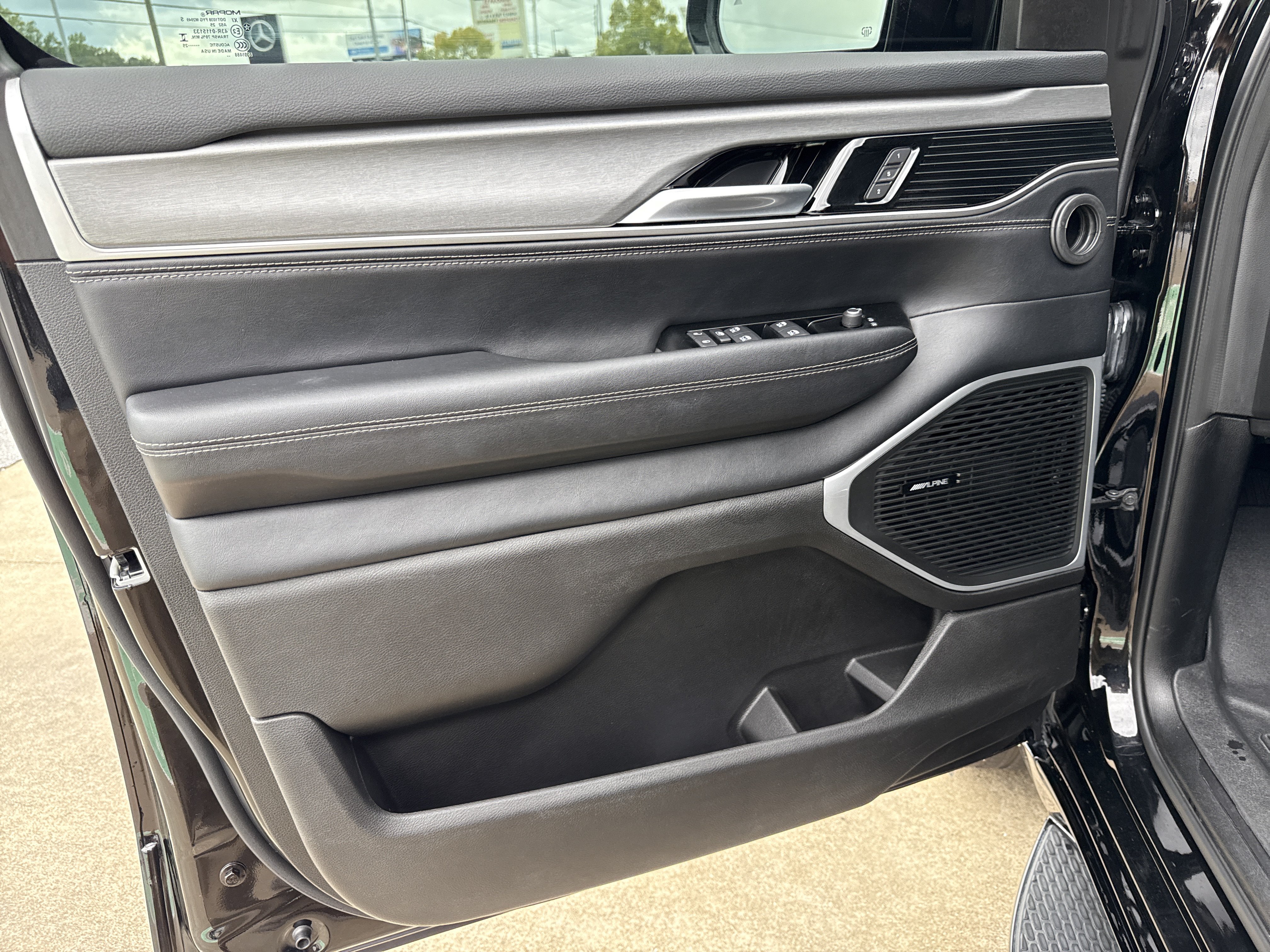 Used 2025 Jeep Wagoneer Series II w/ Premium Group I AWD/4WD image 18