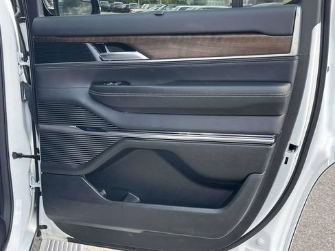Used 2023 Jeep Grand Wagoneer 4WD image 26