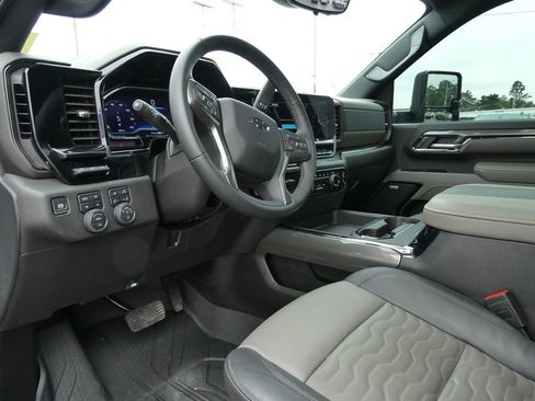 Certified 2025 Chevrolet Silverado 2500 ZR2 w/ Technology Package AWD/4WD image 28