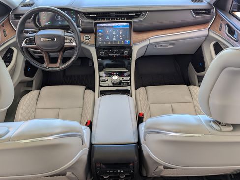 Used 2022 Jeep Grand Cherokee Summit w/ Advanced Protech Group IV image 23