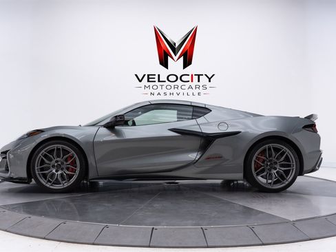 Used 2024 Chevrolet Corvette Z06 RWD image 9