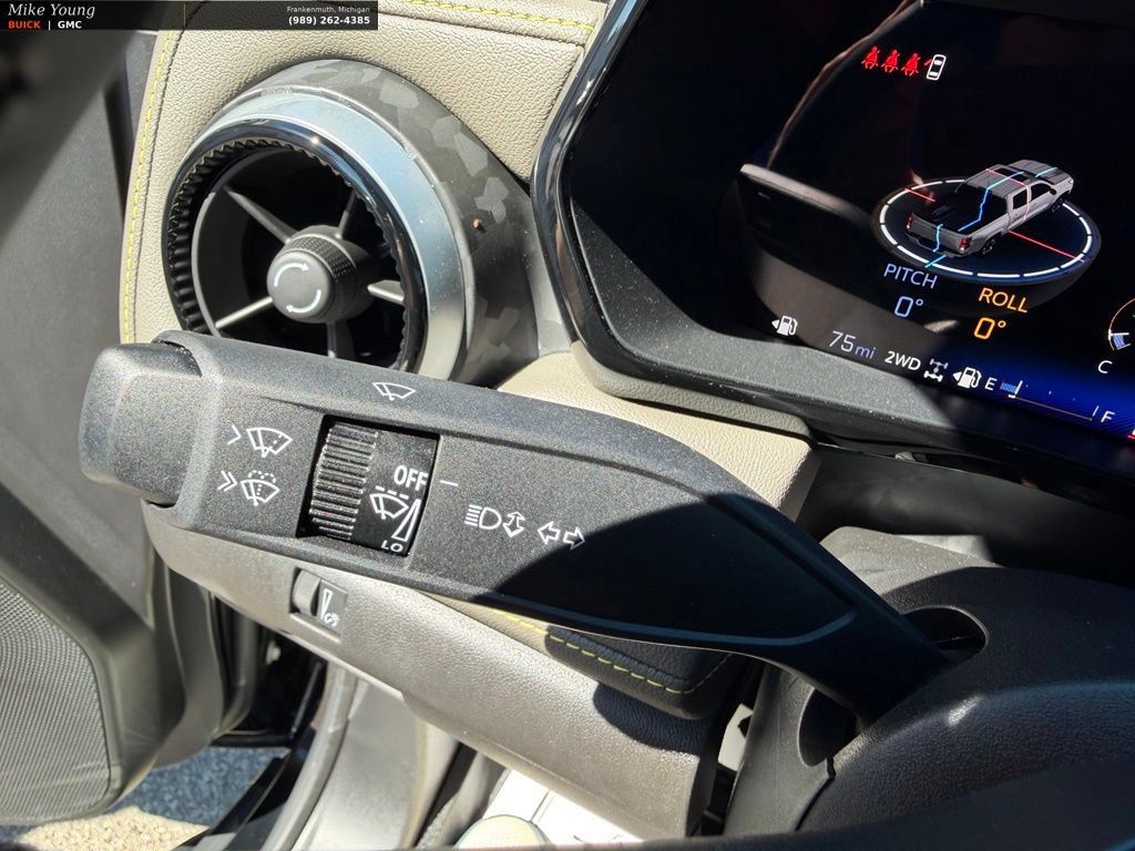 Used 2026 Chevrolet Colorado ZR2 w/ Technology Package AWD/4WD image 24