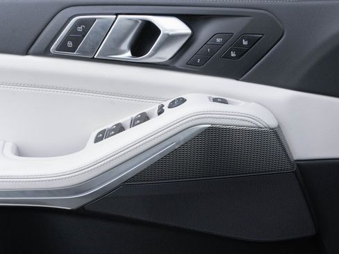 Certified 2022 BMW X5 xDrive40i w/ M Sport Package image 15