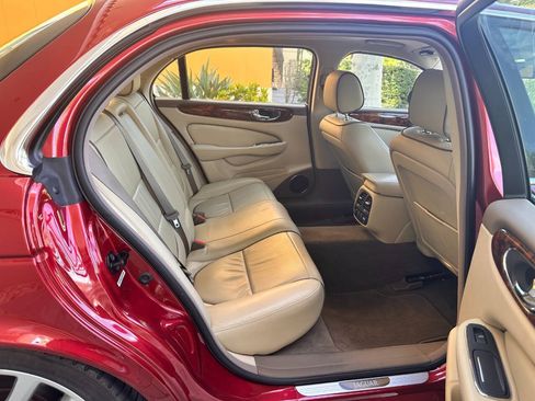 Used 2008 Jaguar XJ8 RWD image 24