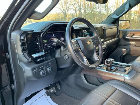 Used 2022 Chevrolet Silverado 1500 High Country w/ Technology Package image 16