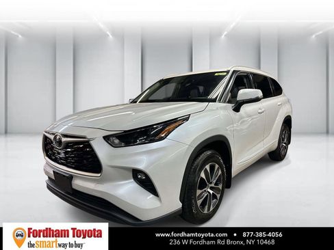 Used 2022 Toyota Highlander XLE image 7