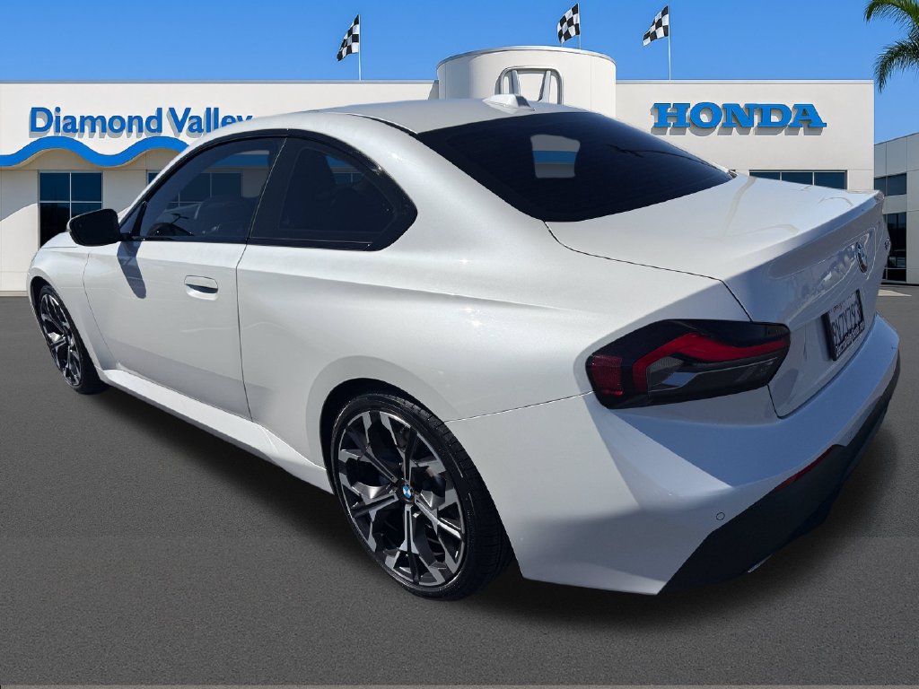 Used 2025 BMW 230i Coupe w/ Convenience Package RWD image 4