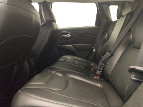 Used 2021 Jeep Cherokee Latitude Lux AWD/4WD image 18