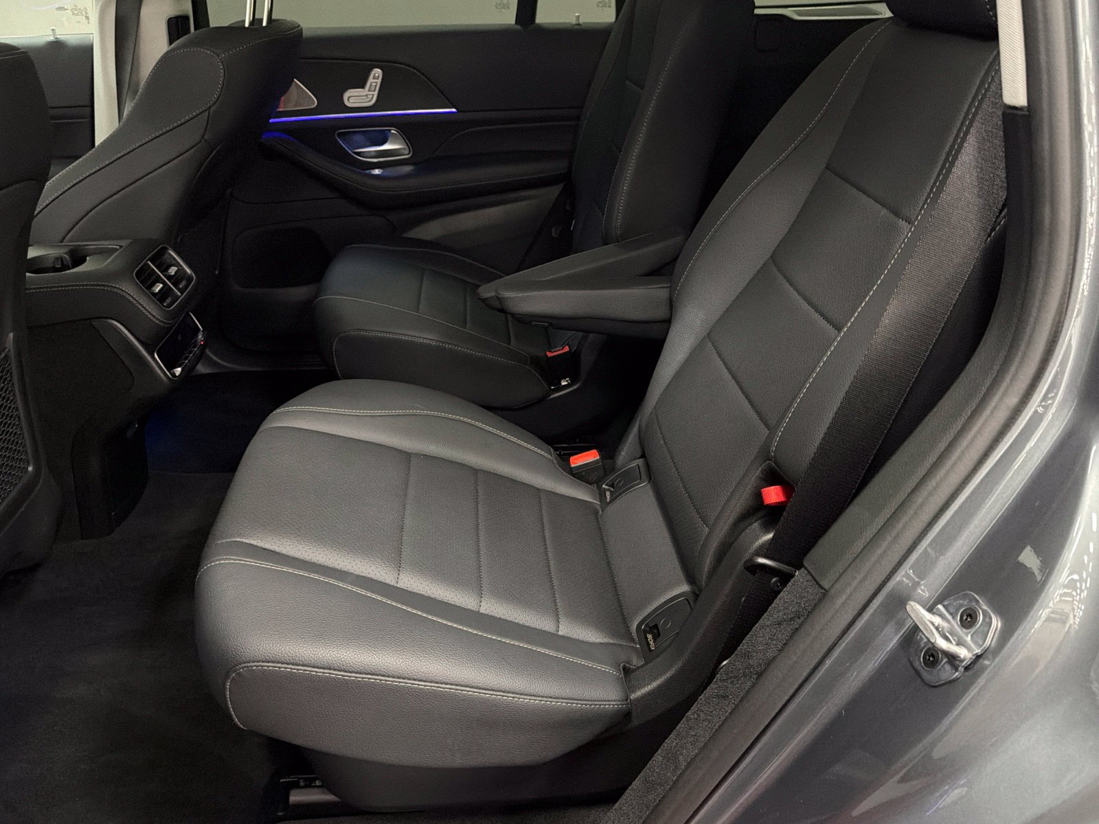 Used 2026 Mercedes-Benz GLS 450 4MATIC image 40
