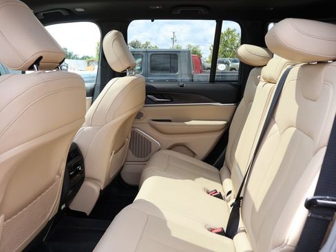 Used 2022 Jeep Grand Cherokee Limited 4xe w/ Luxury Tech Group II AWD/4WD image 17