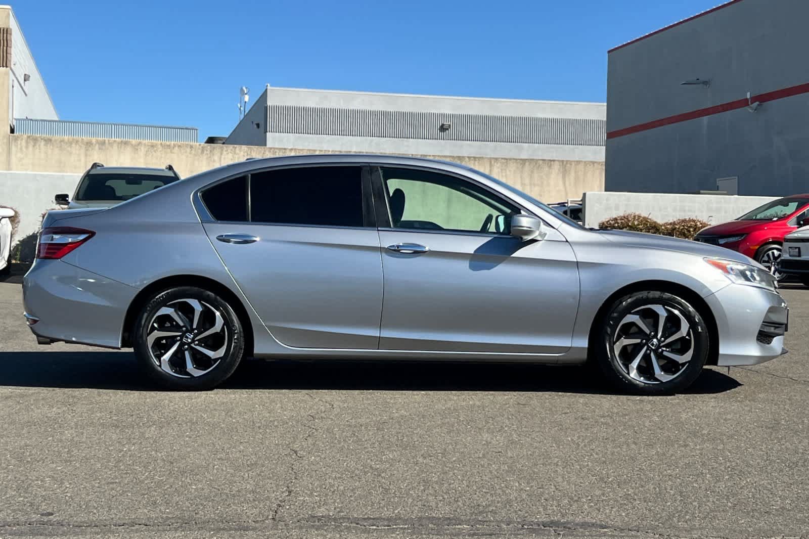 Used 2017 Honda Accord EX-L image 6