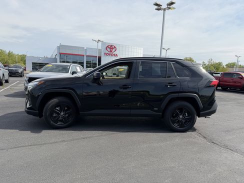 Used 2025 Toyota RAV4 LE AWD/4WD image 4
