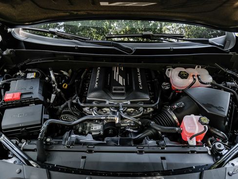 Used 2026 Cadillac Escalade ESV V w/ LPO, ONYX Package AWD/4WD image 3