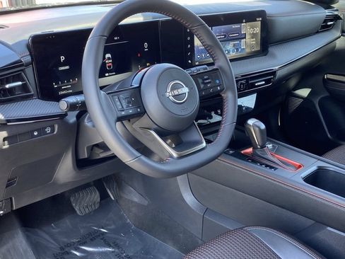Used 2025 Nissan Kicks SR FWD image 21