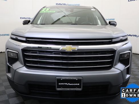 Used 2025 Chevrolet Traverse LT image 13