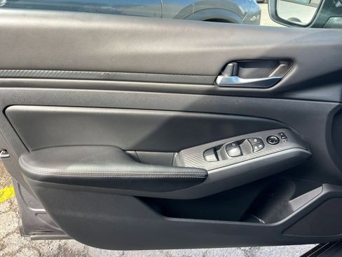 Used 2025 Nissan Altima 2.5 SV image 18