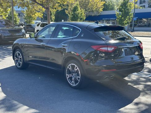 Used 2018 Maserati Levante AWD/4WD image 12