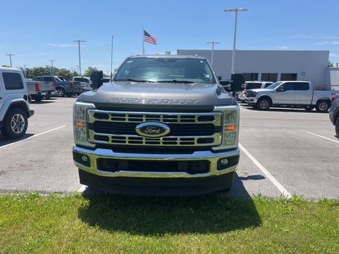 Used 2023 Ford F350 XLT AWD/4WD image 4
