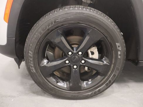 Certified 2023 Jeep Grand Cherokee Altitude image 24