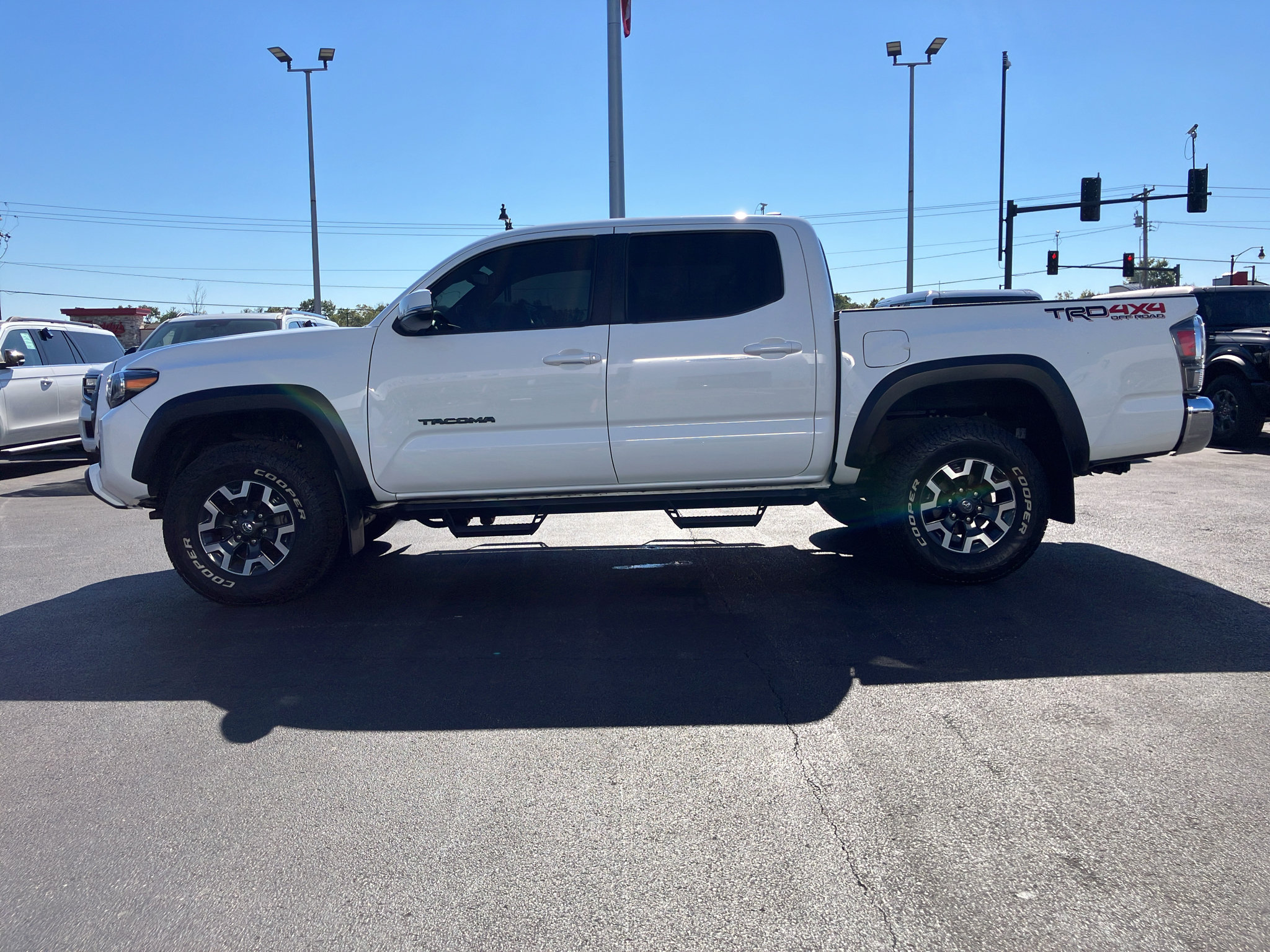 Used 2023 Toyota Tacoma TRD Off-Road w/ Black Out Package (TMS) AWD/4WD image 3