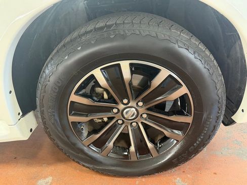 Used 2019 Nissan Armada Platinum w/ Captain's Chairs Package RWD image 8