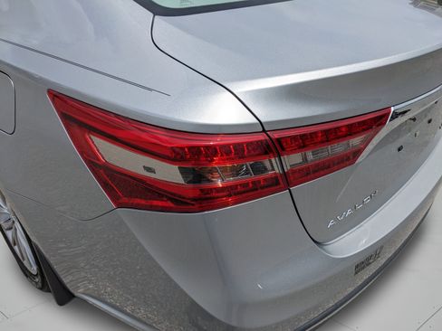 Used 2018 Toyota Avalon Limited FWD image 39