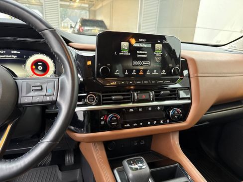 Used 2022 Nissan Pathfinder Platinum w/ Cargo Package image 9