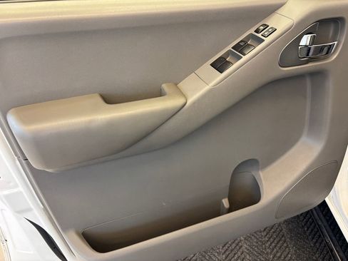 Used 2013 Nissan Frontier SV AWD/4WD image 10