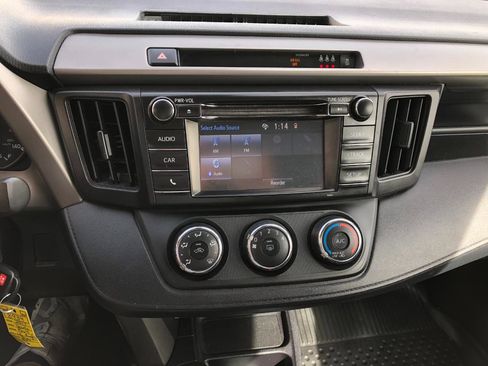 Used 2017 Toyota RAV4 LE image 18