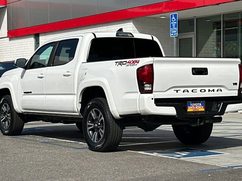 Used 2019 Toyota Tacoma TRD Sport w/ Technology Package AWD/4WD image 6